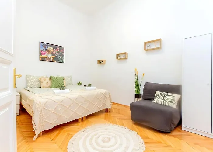 D49 Central 2Bedroom Apartment